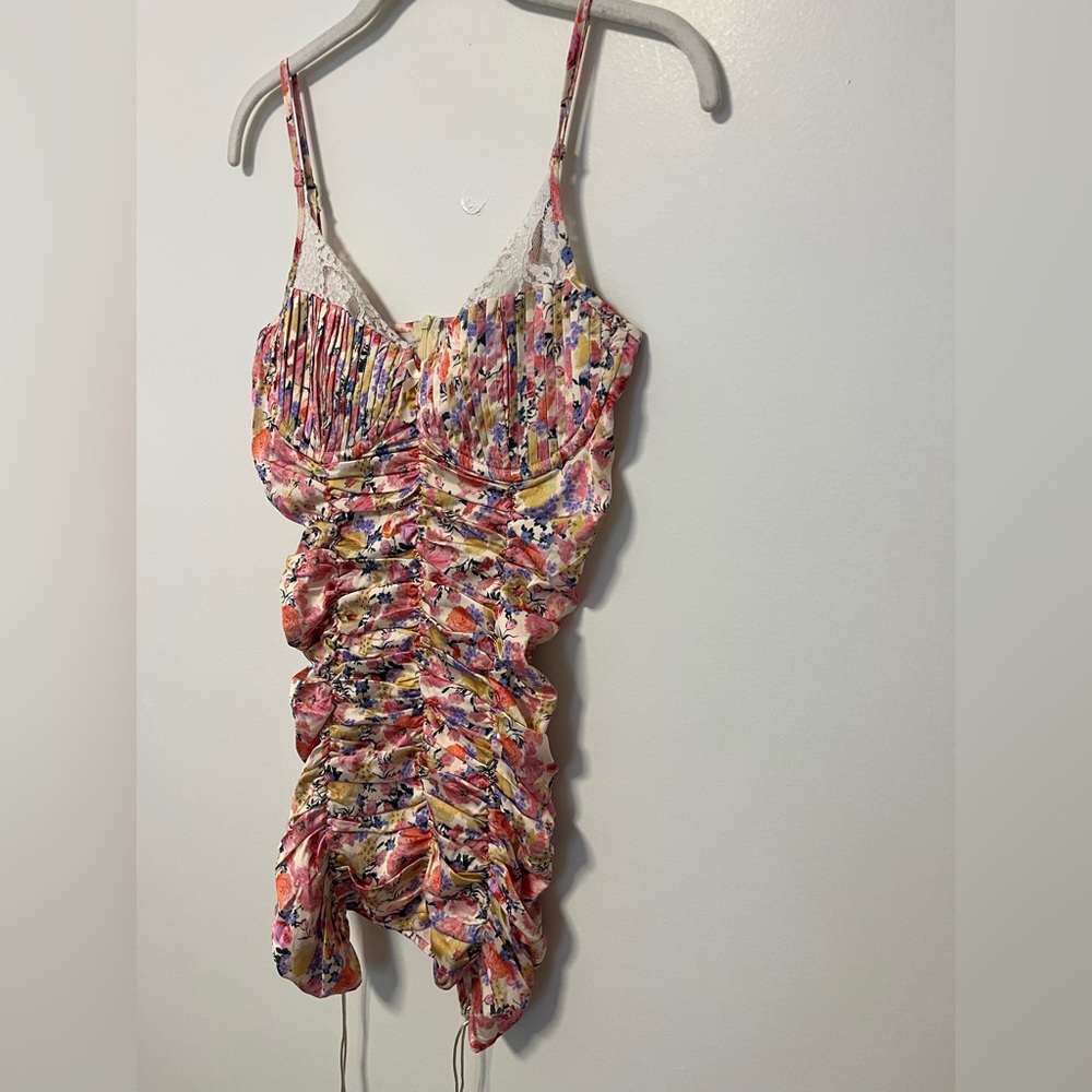 Strangers & Lovers Floral ruched bodycon dress - Picture 5 of 11